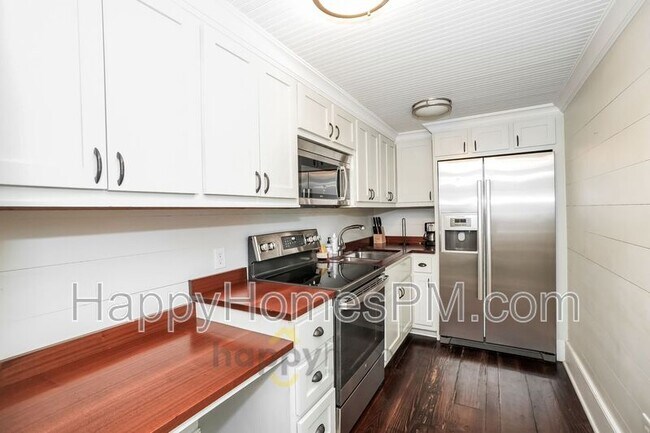 Building Photo - 251 Meeting St