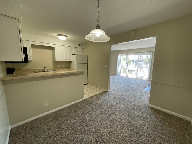 Building Photo - Mission Woods