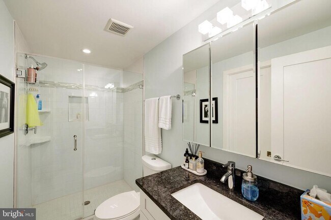 Building Photo - 1514 Newton St NW