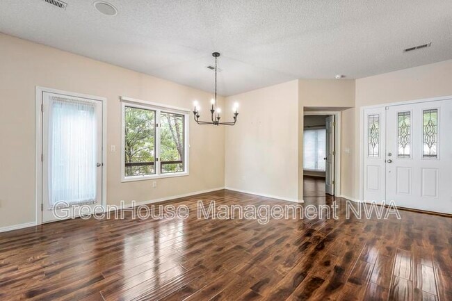 Building Photo - 5 Tanyard Ln