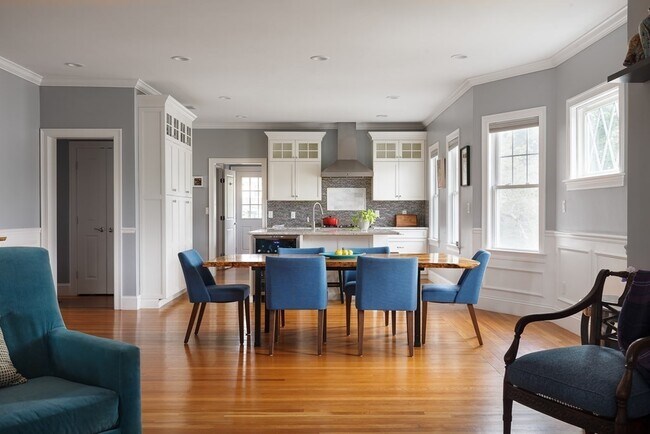 Building Photo - 70 Arlington St