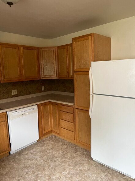 Building Photo - 426 Rushmore Ln