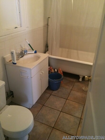 Building Photo - 15 Barrows St