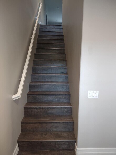 Building Photo - 982 Sweetbriar Ln