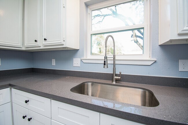 Building Photo - 16419 N Bend Dr