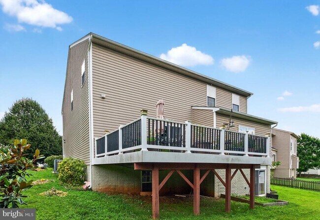 Building Photo - 751 Holly Leaf Rd