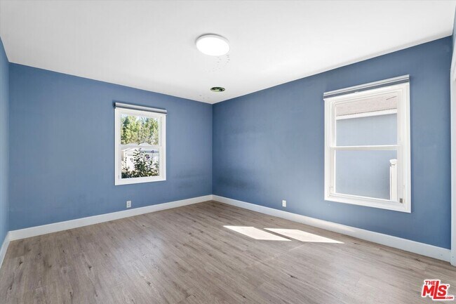 Building Photo - 2809 S Canfield Ave