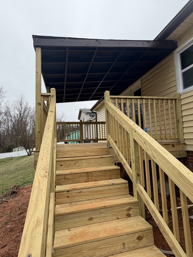 Building Photo - 524 Newcastle Rd