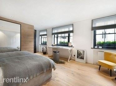 Building Photo - 900 Adams Crossing