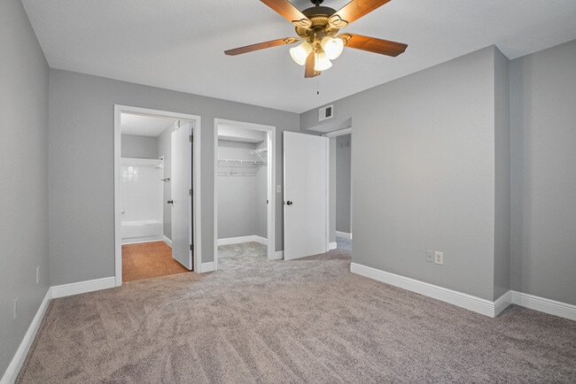 Building Photo - 8516 Island Breeze Ln