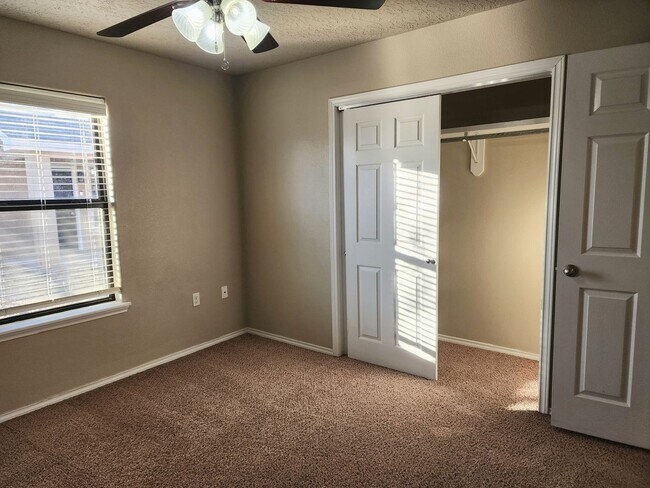 Building Photo - 1101 W 15th St