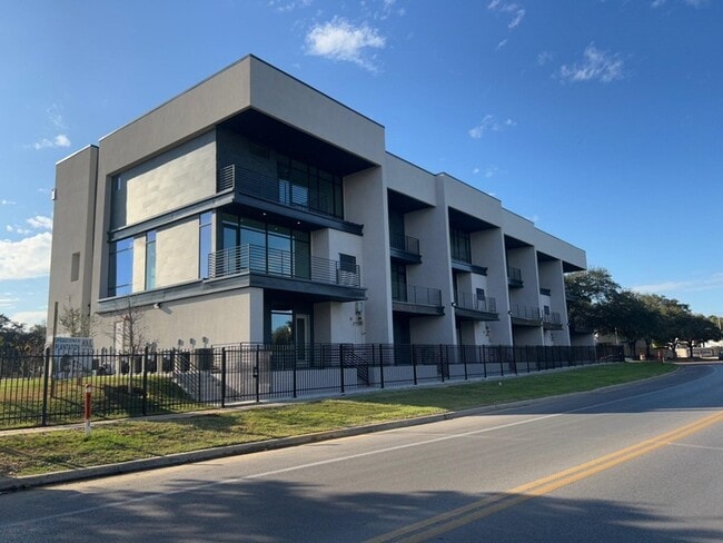 Building Photo - 8120 Stillmeadow Ct