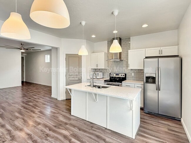 Building Photo - 2115 W Bella Ln