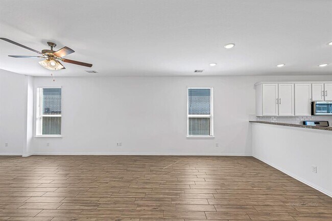 Building Photo - 31319 Whitfield Ct