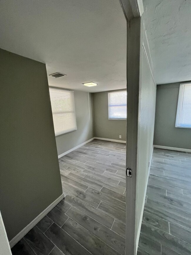 Building Photo - 817 Rosalia Dr