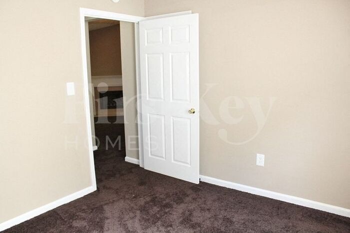 Building Photo - 8748 Woodpointe Cir