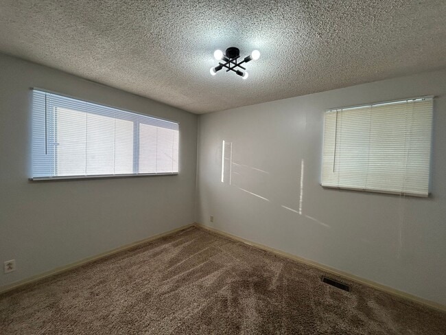 Building Photo - Freshly Updated 3-Bedroom, 1-Bathroom Home – $1,375/Month