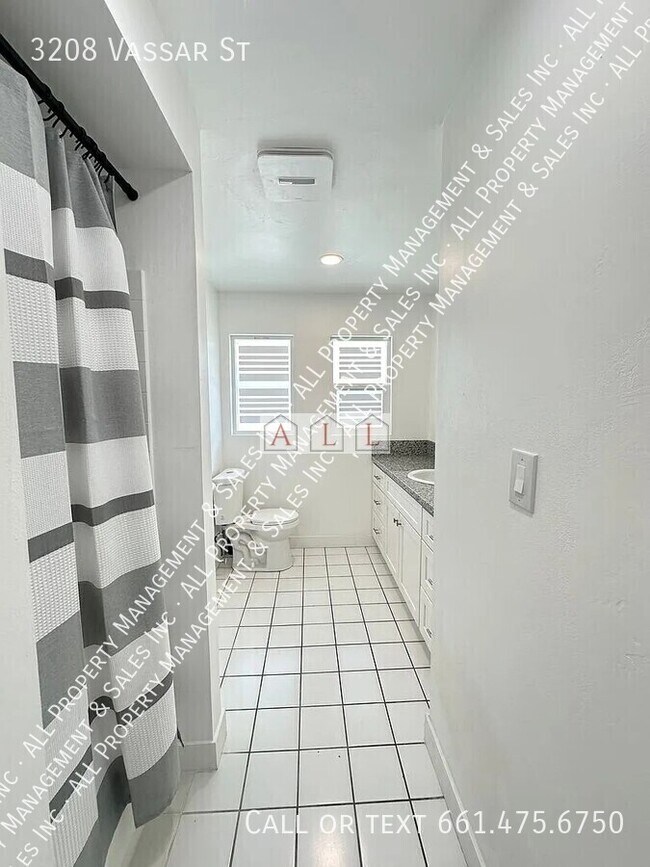Building Photo - 3208 Vassar St