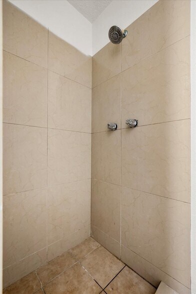 Building Photo - 9572 Windswept Ln