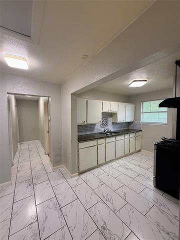 Building Photo - 1007 W Clarendon Dr