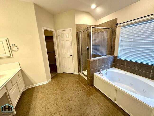Building Photo - BEAUTIFUL 4 bed/2.5 bath near Stone Oak, j...