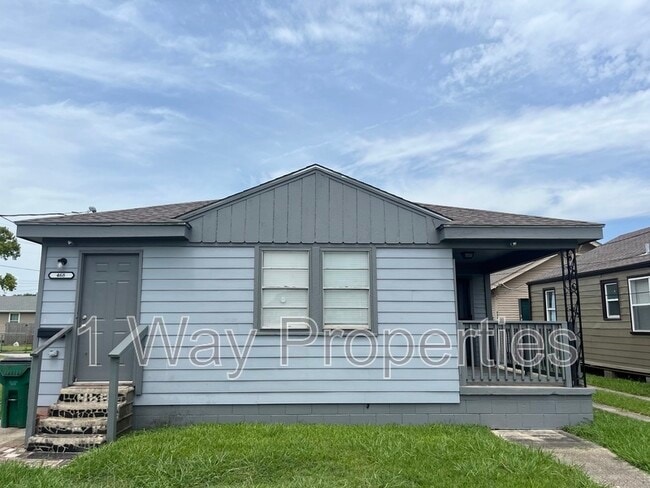 Building Photo - 468 Westwood Dr
