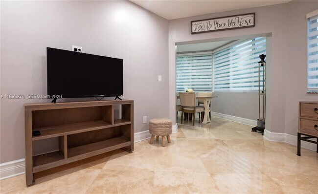 Building Photo - 1723 NE Miami Gardens Dr