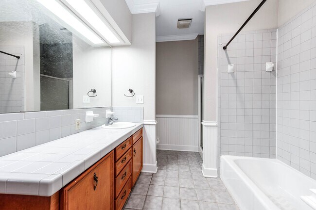 Building Photo - 2245 N Austin Ave