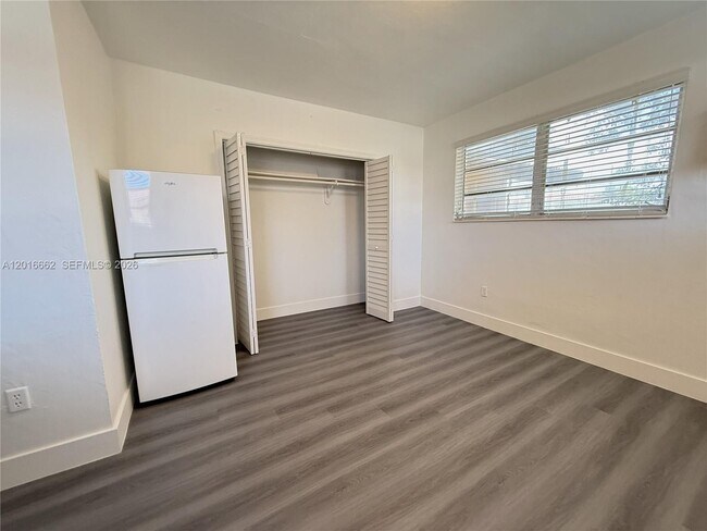 Building Photo - 155 SW 71st Ave