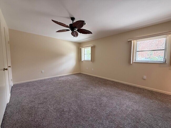 Building Photo - 4007 Greenwood Dr