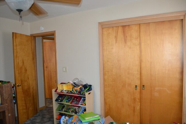 Building Photo - Nice 3-4 Br, 2 Bath Ranch style home, fenced in yard, garage, patio, full basement