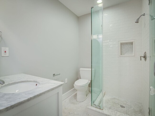 Building Photo - 1022 Park Rd NW