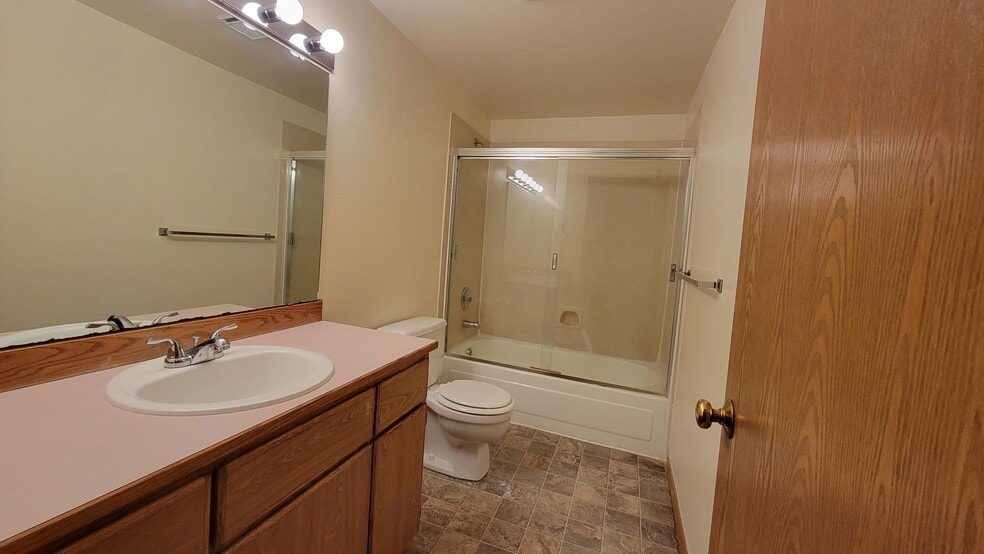 MAIN BATH - 1800 11th Ave