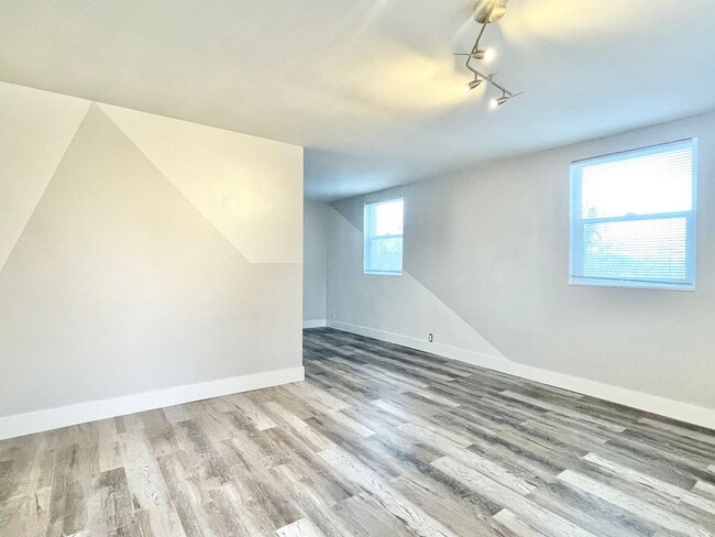 Building Photo - 415 N Main St