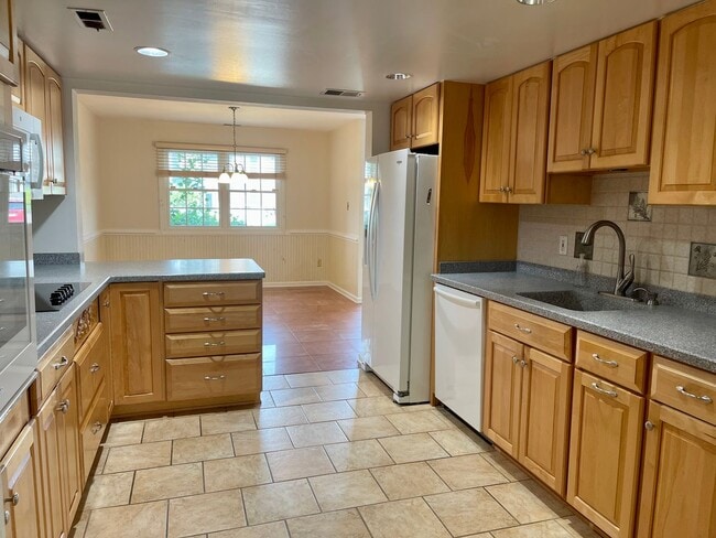 Building Photo - 3 Bed 2.5 Bath Chesapeake Bay Townhome!