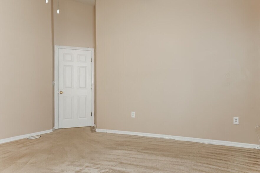 Building Photo - 3843 Lockridge Dr