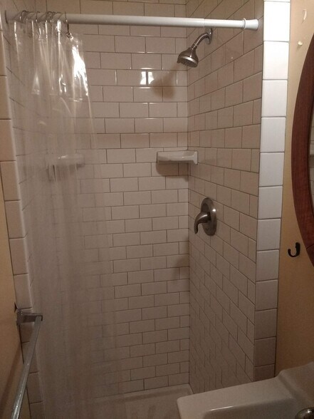 Building Photo - 221 Seymour Ave