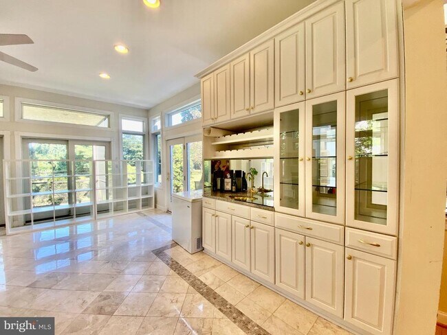Building Photo - 513 Doral Cir