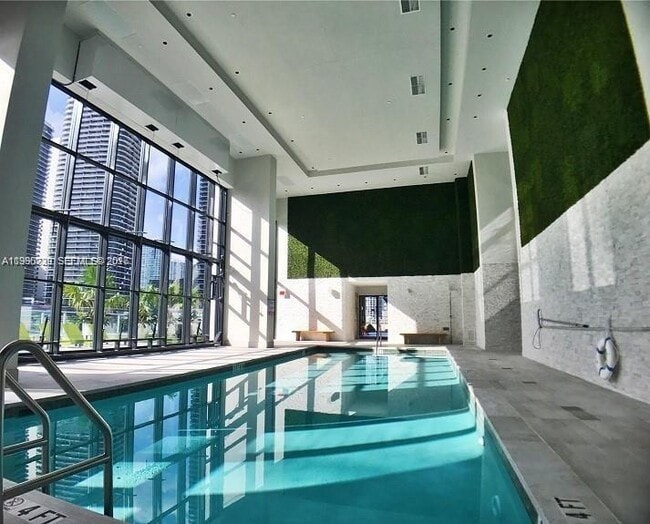 Building Photo - 1010 Brickell Ave