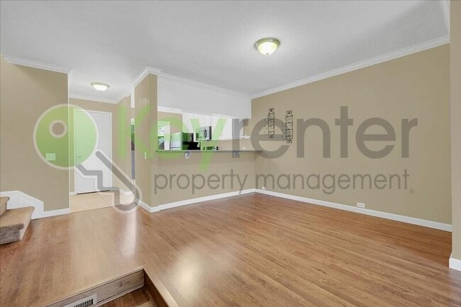 Building Photo - 2254 Woodside Ln