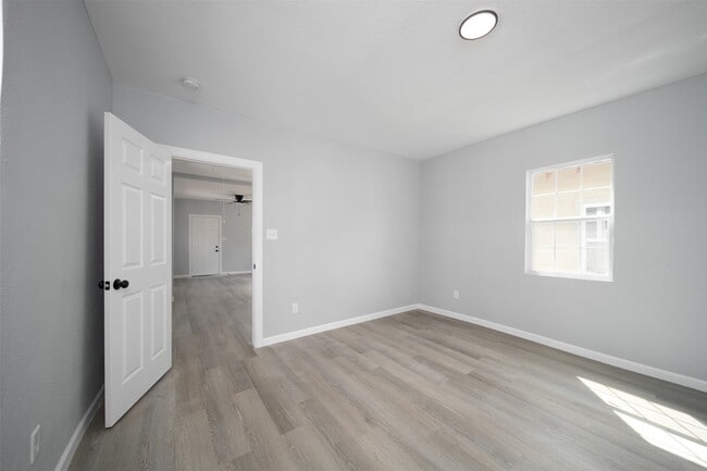 Building Photo - 1319 Bayou St