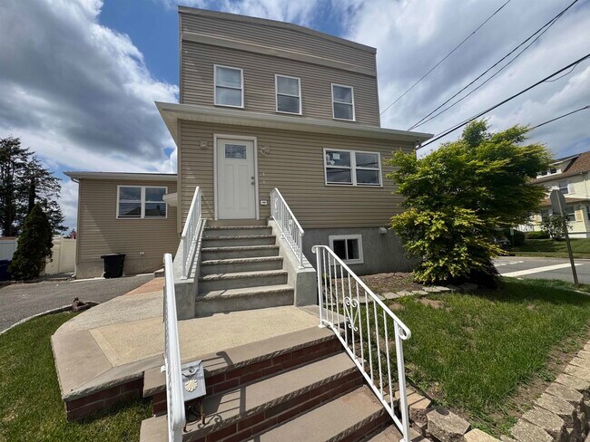 Building Photo - 49 Summit Ave