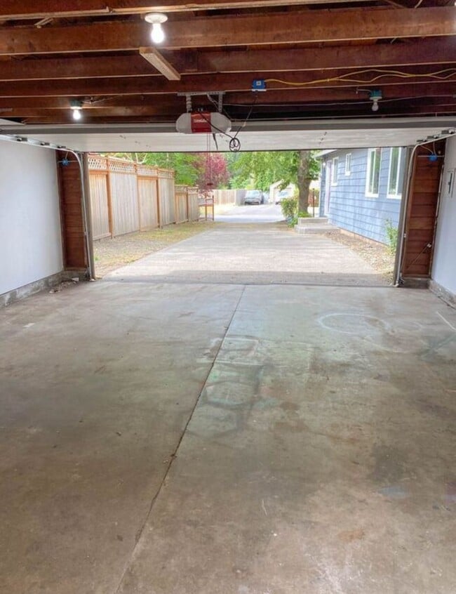 Building Photo - 30 SW 131st Ave