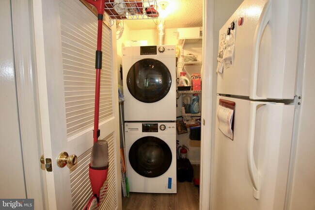 Building Photo - 6033 Curtier Dr