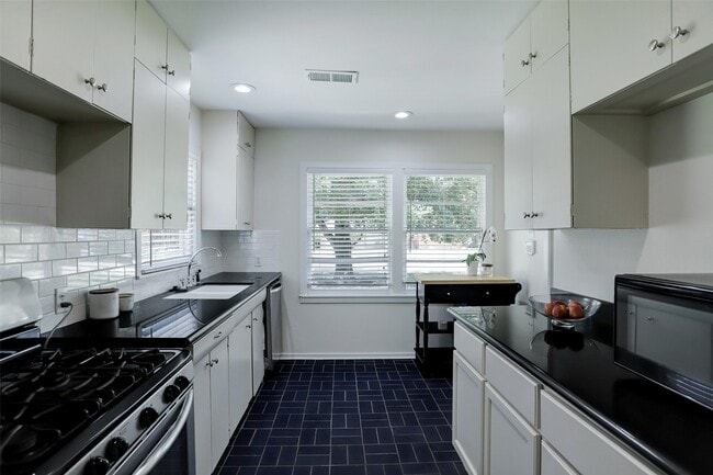 Building Photo - 4125 Woodfox St