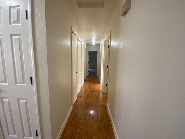 Building Photo - 1947 Henshaw Ave