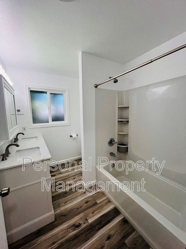 Building Photo - 3912 NE 61st Ave