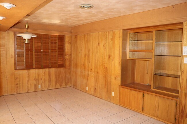 Building Photo - 19275 Symeron Rd