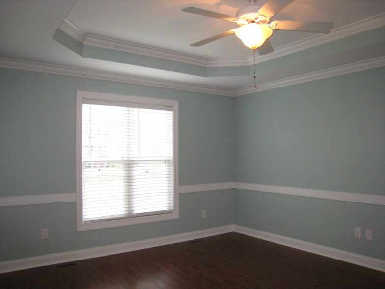 Building Photo - 1009 Sebring Dr