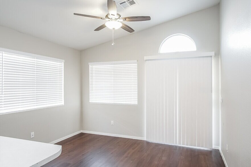 Building Photo - 7032 Village Shore Ct